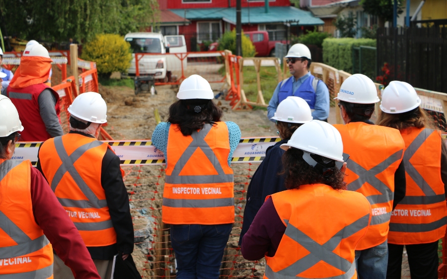Noticias Aguas Décima capacita a dirigentes como inspectores vecinales de obras